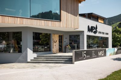 Unser SBS-Mitglied MP Studio Mairhofer GmbH in Mitterberghütten ist seit 2009 Spezialist für Öfen-, Pool- und Saunabau und bietet maßgeschneiderte Lösungen...